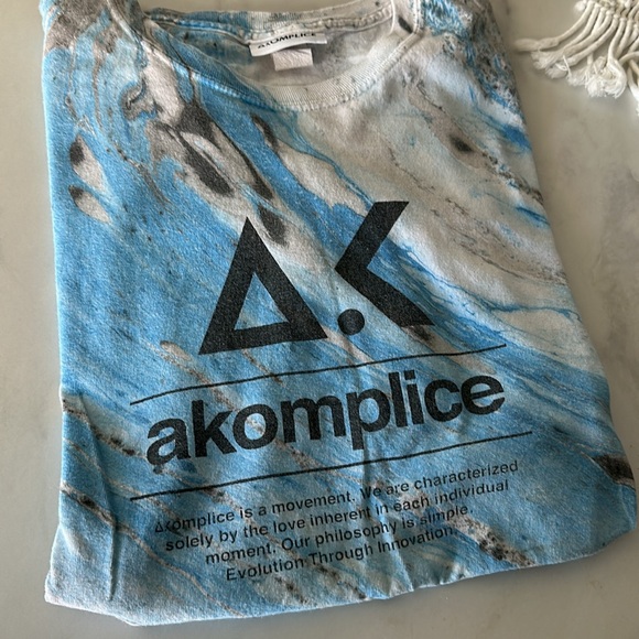 Akomplice tee. - Picture 2 of 2